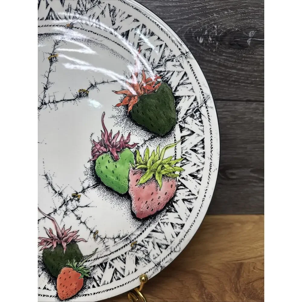 Gien France Fraises en Folie Wild Strawberries Round Platter 11-7/8”